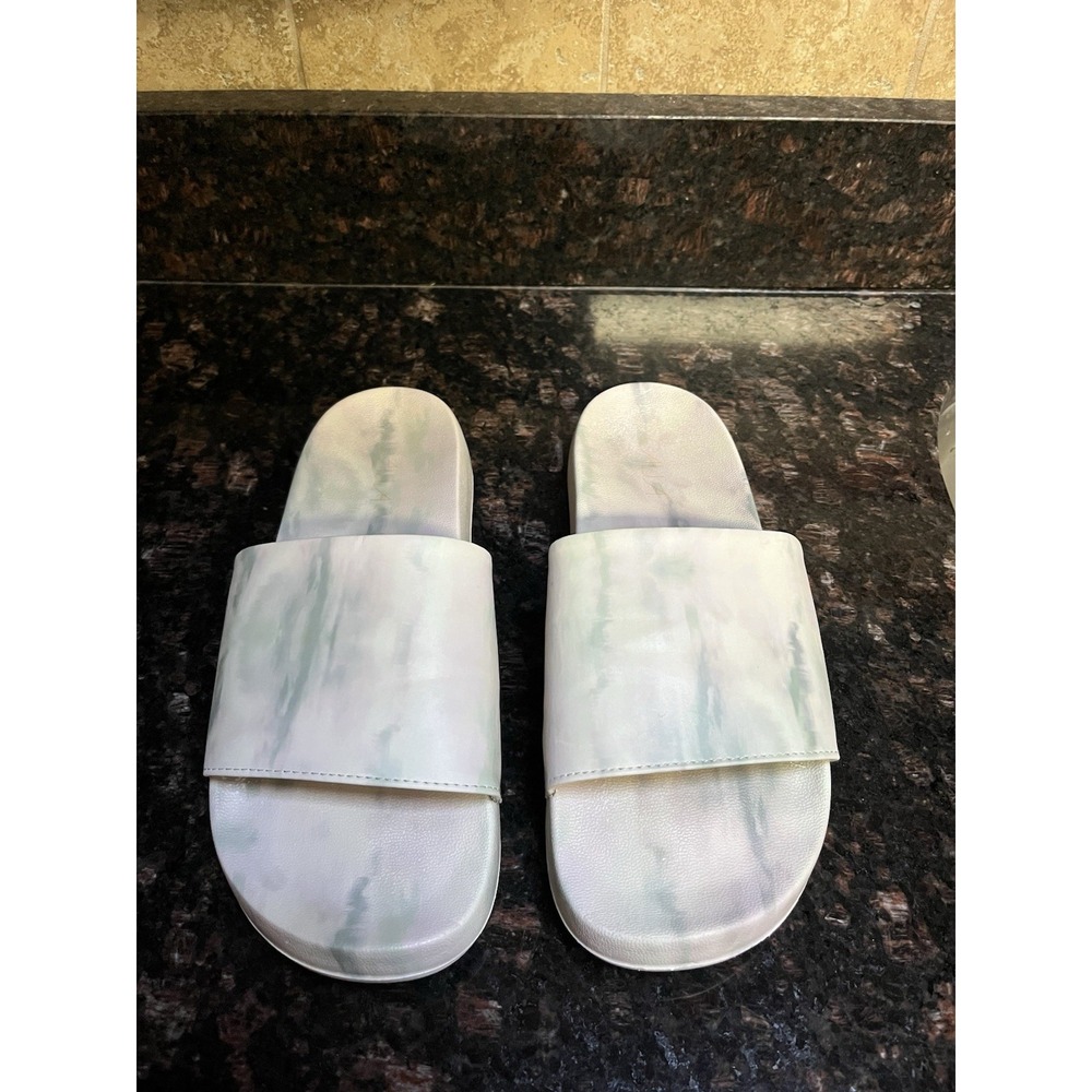 CALIA by Carrie Underwood Marble-Print Slide Sandals in White and Pale Green